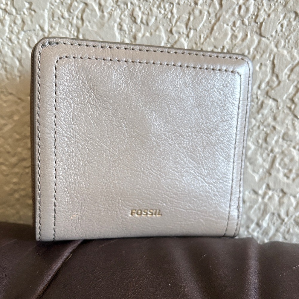 Fossil Light Gray Leather Wallet
